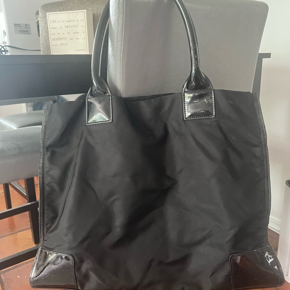 Tory Burch Black Tote Bag with Signature Logo - Picture 6 of 9